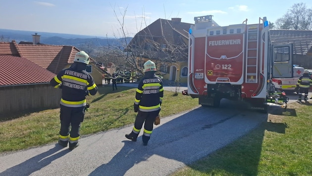 Feuerwehr, Polizei und Rotes Kreuz rückten nach der Explosion aus.