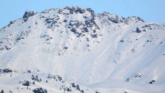 Two winter sports enthusiasts were buried by an avalanche in the Marchkopf area of the Zillertal ...