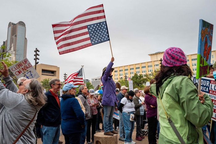 Unter dem Motto „No Kings“ (Keine Könige) demonstrierten am Samstag Millionen Menschen in den ...