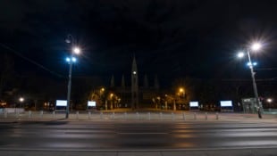 Das unbeleuchtete Wiener Rathaus (Archivbild)