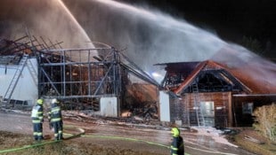 Stundenlang kämpften die Feuerwehrleute in Gschaid gegen die Flammen.