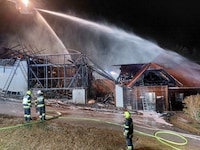 Stundenlang kämpften die Feuerwehrleute in Gschaid gegen die Flammen.