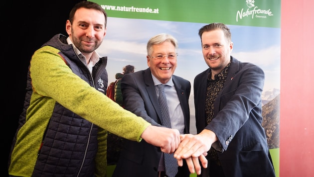 LH Kaiser gratuliert: René Hafner (links) ist neuer Landesvorsitzender, Benjamin Hell (rechts) ...