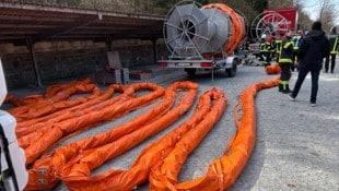Bei der Übung sollte eine Ölsperre errichtet werden.