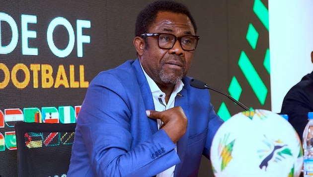 Veron Mossengo-Omba, ist nach wiederholten Forderungen zurückgetreten.