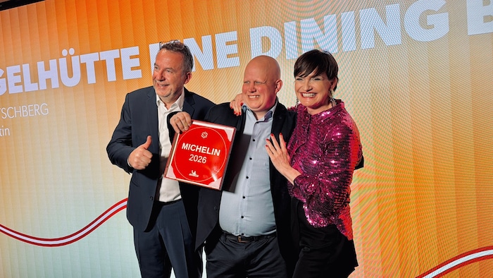 Stefan Lastin (Bildmitte) von der Gamskogelhütte wurde am Dachstein prämiert.