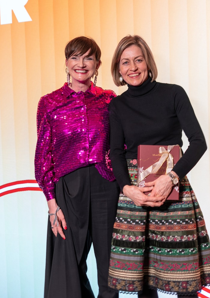 Österreich-Werbung-Chefin Astrid Steharnig-Staudacher (li.) freut sich mit Monika Müller vom ...