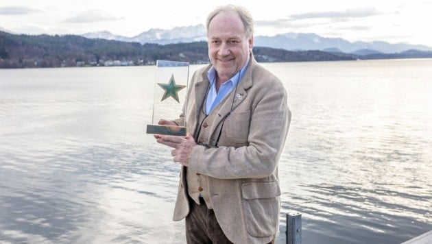 Wahl-Kärntner Harold Faltermeyer präsentiert am Wörthersee stolz seinen frisch gewonnenen ...