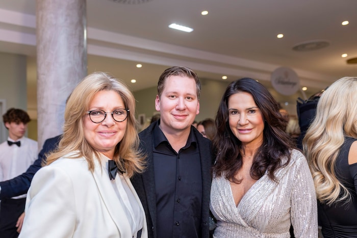 Hatte eine gute Zeit in Pörtschach: Maren Gilzer, PR-Profi Clemens Trischler und Mariella ...