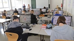 28.903 Schülerinnen und Schüler besuchen eines der 50 Gymnasien – öffentliche und private – in ...