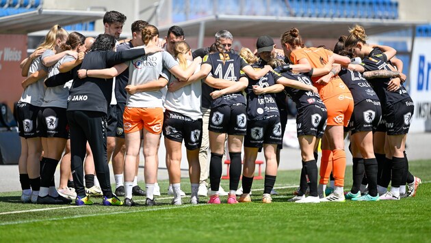 Zusammenhalt trotz Enttäuschung bei Altachs Frauen.