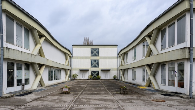 Der Bau steht unter Denkmalschutz.