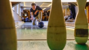 Webersdorfer-Wirt Markus Berger ließ die Kegelbahnen versteigern.