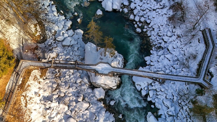 Der Felsen, der den gesperrten Teufelssteg trägt, ist in Bewegung.