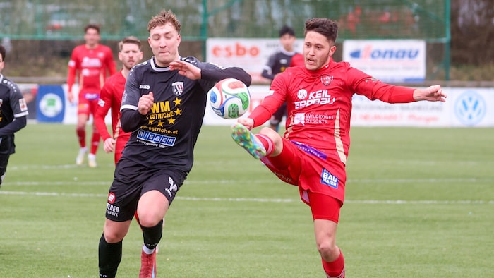 Bramberg (re. Elis Nindl) verlor auch in Neumarkt (li. Zivkovic)