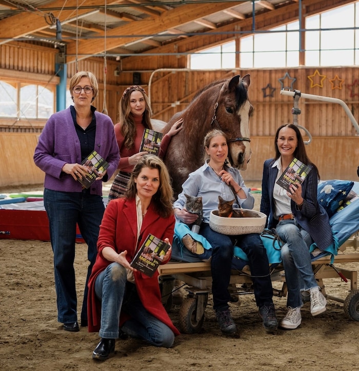 Buchpräsentation der anderen Art: Podcasterin Birgit Fenderl, Designerin Niki Osl, Autorin ...
