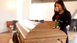 Ehegatten und Kinder haben auch ohne Testament gute Chancen – Lebensgefährten nicht.