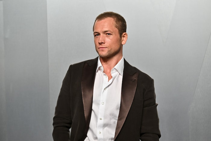 Das neue Hollywood-Hot-Couple? Taron Egerton soll mit mehreren Dates mit Brooks Nader erwischt ...