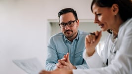 Ein neuer Blick auf die Männergesundheit zeigt, wie wichtig Prävention, Aufklärung und offene ...