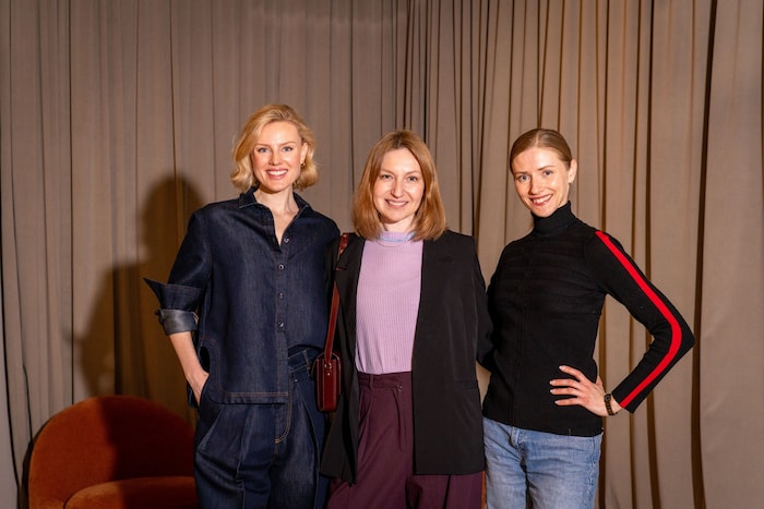 Karner mir Schauspielerin Julia Jelinek und Primaballerina Olga Esina (v.li.n.re).