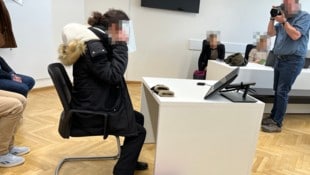 Die junge Wienerin gesteht im Landesgericht den Säureangriff.
