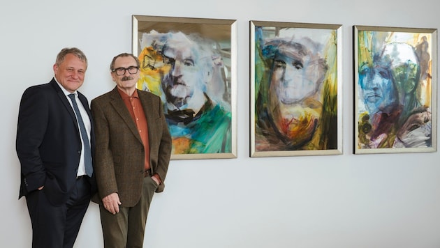 Oberbank-Vorstand Florian Hagenauer (li.) und Manfred Hebenstreit vor expressiven ...