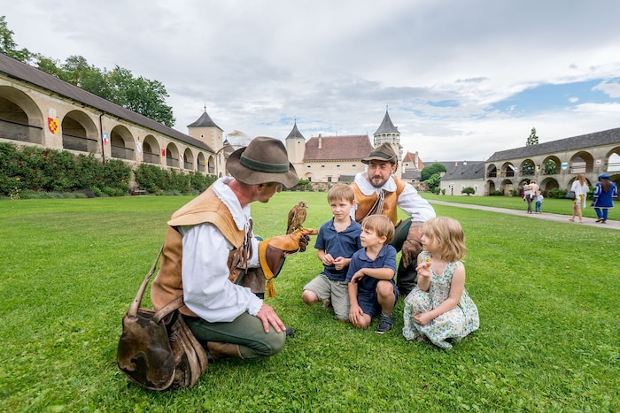 Ostermarkt mit Falknerei auf der Rosenburg: In Niederösterreich wartet während der Osterferien ...