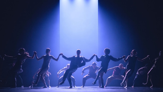 Alles im Nebel: Im Bregenzer Festspielhaus gastierte Hofesh Shechter mit seiner Tanz-Kompagnie.