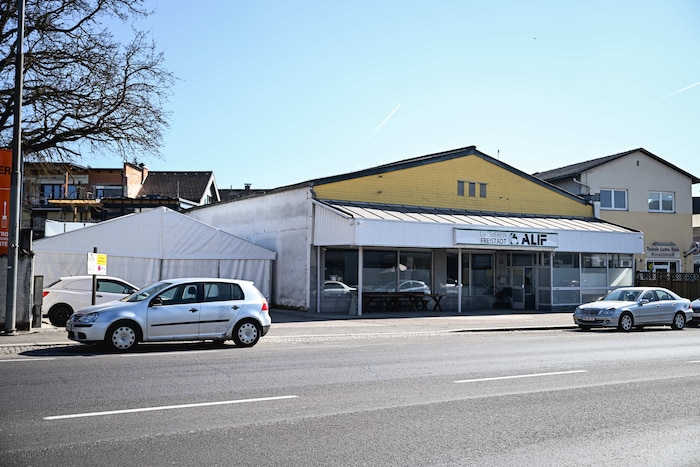 Das alte Moscheegebäude soll abgerissen werden und durch ein modernes Gebetshaus und ...