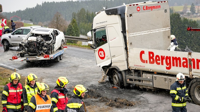 Beim aktuellen Unfall in Zwettl an der Rodl starb ein 18-jähriger Autofahrer aus Linz.