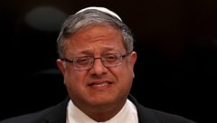 Israels Polizeiminister Itamar Ben-Gvir hat seinen 50. Geburtstag mit einer Torte gefeiert, die ...