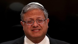 Israels Polizeiminister Itamar Ben-Gvir hat seinen 50. Geburtstag mit einer Torte gefeiert, die ...