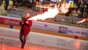 Heizt der Halle ordentlich ein: Zells Stadionsprecher Christoph Voithofer-Galgoczy.