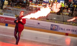 Heizt der Halle ordentlich ein: Zells Stadionsprecher Christoph Voithofer-Galgoczy.