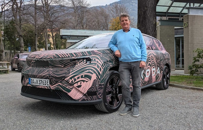 Heinz Müller fuhr den getarnten Škoda Peaq am Comer See.