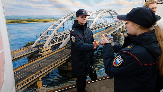 Russische Polizeischüler feiern den zwölften Jahrestag der Annexion der Schwarzmeer-Halbinsel. ...