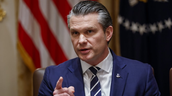 Muss sich wegen des Verdachts auf Insider-Nähe erklären: Pete Hegseth, Kriegsminister im ...