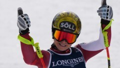 Christina Ager bejubelt den Sieg beim längsten Riesenslalom der Welt.