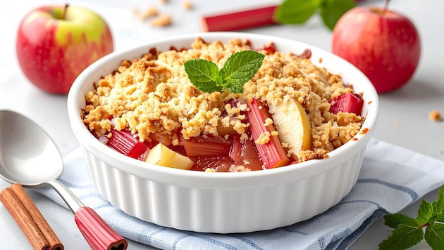 Servieren Sie zu diesem lauwarmen Crumble noch eine Portion Vanilleeis oder Schlagobers.