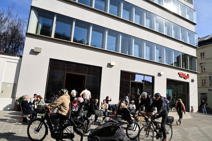 Neue Gelegenheit am Franziskanerplatz seinen Kaffee draußen zu genießen – sofern das Wetter ...