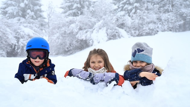 Gnadenwald war eines der „Schneelöcher“ – Vito, Stina und Finia (v. li.) genossen es sichtlich.