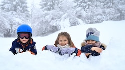 Gnadenwald war eines der „Schneelöcher“ – Vito, Stina und Finia (v. li.) genossen es sichtlich.