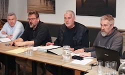 SP-Bürgermeister Gerold Stagl (Dritter von links) sorgte für eine Überraschung.