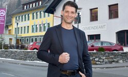 Bürgermeister Thomas Kößler (ÖVP) im Dorfzentrum von Zederhaus