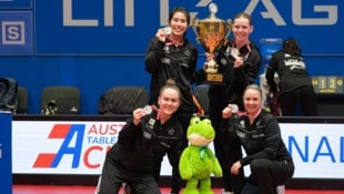 Das Tischtennis-Team von Linz AG Froschberg am Montagabend nach dem Gewinn des 14. ...