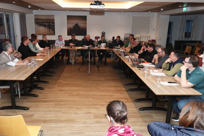 Blick in den Sitzungssaal: Die Stimmung war spürbar angespannt.