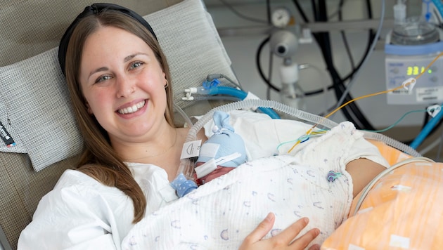 Die junge Zwillingsmama mit ihrer kleinen Selena