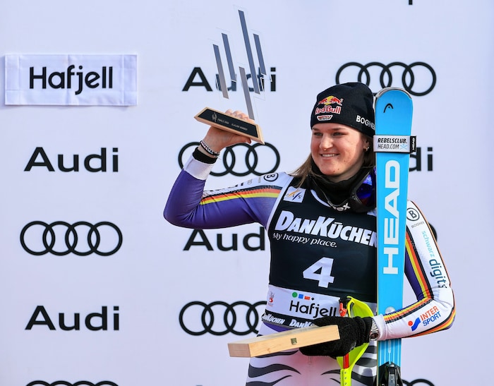 Die Deutsche Emma Aicher fuhr auf den Vorarlberger Skiern zu Platz zwei im Gesamtweltcup.