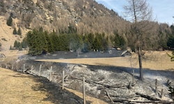 Ein Flurbrand in Muhr Ende März hatte sich wegen der Trockenheit ausgebreitet.