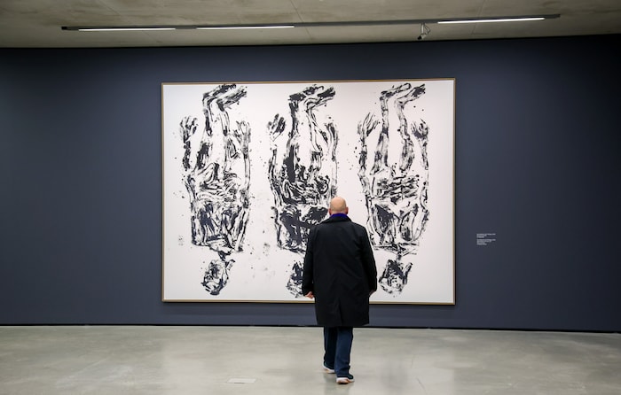 Für seine auf dem Kopf stehenden Bilder wurde Georg Baselitz bekannt.